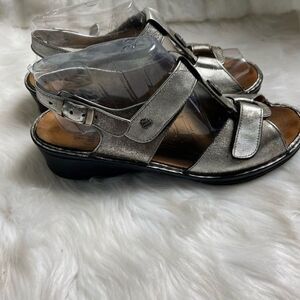 Finn comfort metallic antique silver T strap sandals with hidden Velcro size 9